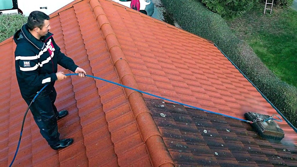 Top 3 reasons to keep your roof clean
